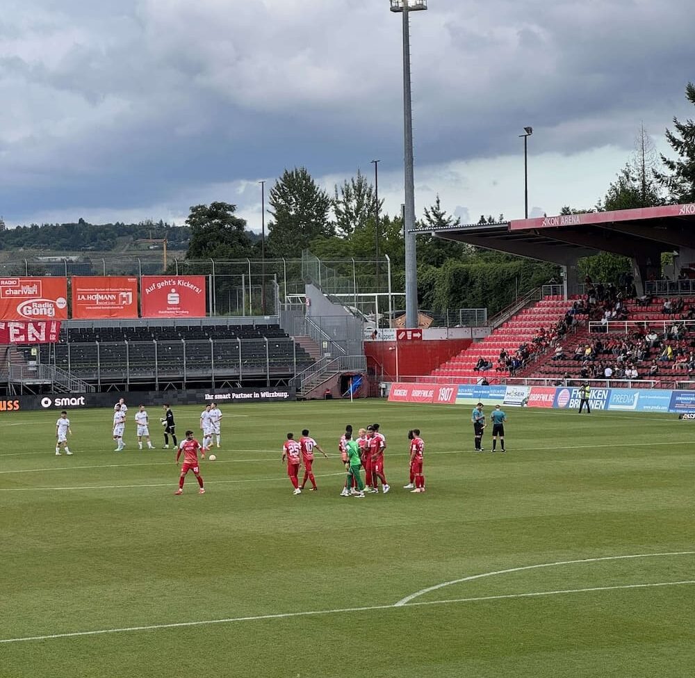 Endlich wieder Fußball am Dallenberg: Wir beim Spiel der Würzburger Kickers!