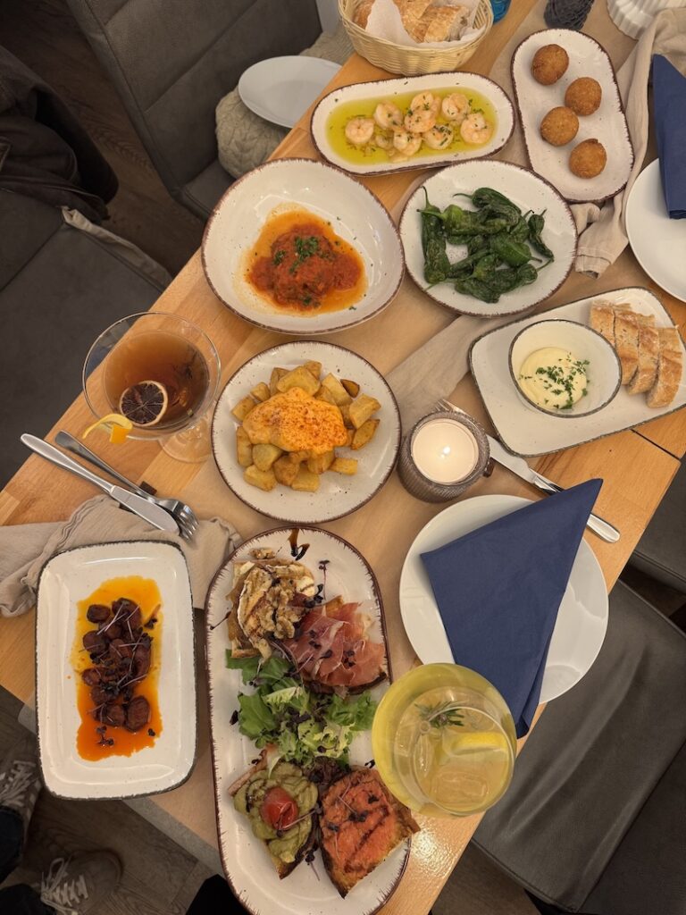 Große Auswahl an Tapas bei Mera Tapas - entdeckt auf unserer kulinarischen Weltreise durch Würzburg