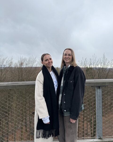 Anne und Sandra auf dem Baumwipfelpfad im Steigerwald