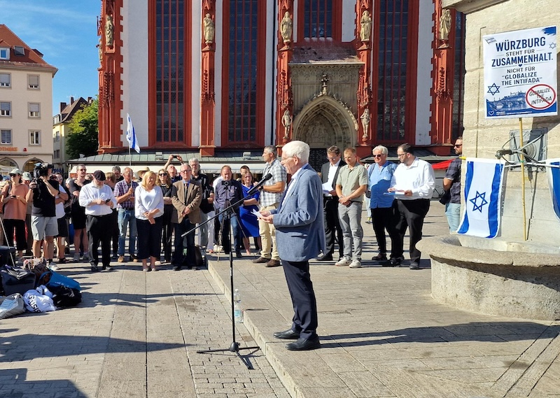 Kundgebung der Deutsch-israelischen Gesellschaft nach dem Angriff im Sommer 2026 in Würzburg