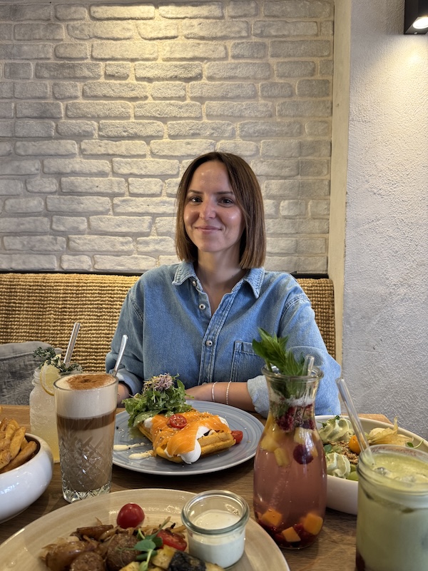 Sandra im Vrohstoff